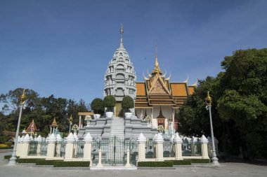 Phnom Penh, Kamboçya - 30 Kasım 2017: Stupa, Kral petrol Sihanouk Kraliyet Sarayı'nın gümüş pagoda