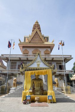 Phnom Penh, Kamboçya - 30 Kasım 2017: Wat Ounalom Tonle Sap River