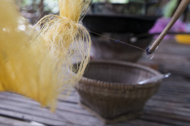 İpek Koza İpek imalatında Koh Dach yakınındaki şehir Phnom Penh, Kamboçya