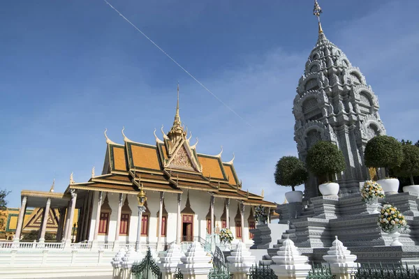 Phnom Penh Cambodia November 2017 Stupa King Norodom Sihanouk Silver — Stock Photo, Image