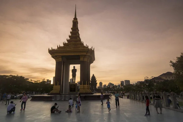Phnom Penh Camboja Novembro 2017 Estátua Monumento Rei Norodom Sihanouk — Fotografia de Stock