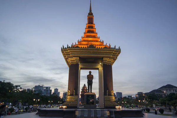 Standbeeld Monument Van Koning Norodom Sihanouk Bij Sihanouk Bouelvard Stad — Stockfoto