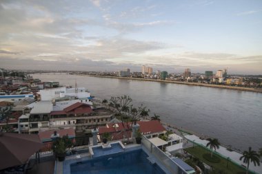 Sisowath Quay City Phnom Penh, Kamboçya, Tonle Sap Nehri'nin havadan görünümü