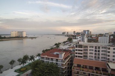Sisowath Quay City Phnom Penh, Kamboçya, Tonle Sap Nehri'nin havadan görünümü
