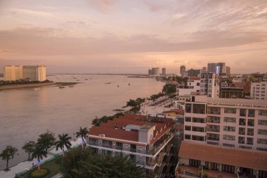 Sisowath Quay City Phnom Penh, Kamboçya, Tonle Sap Nehri'nin havadan görünümü