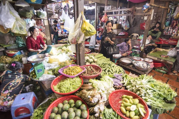 Phnom Penh Cambodja Decenber 2017 Mensen Verkoop Van Levensmiddelen Centrale — Stockfoto