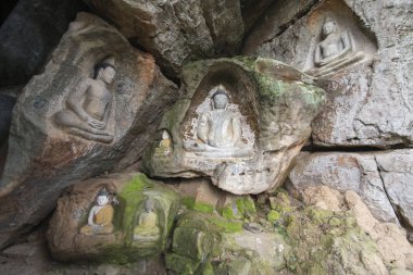 Oyma kumtaşı Buda resim tapınağında Phnom Santuk Kamboçya Kampong Thom şehir