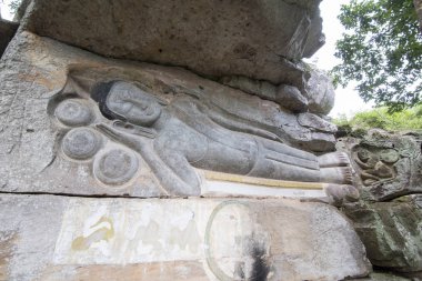 Oyma kumtaşı Buda resim tapınağında Phnom Santuk Kamboçya Kampong Thom şehir