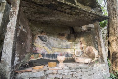 Oyma kumtaşı Buda resim tapınağında Phnom Santuk Kamboçya Kampong Thom şehir