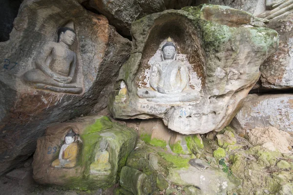 Huggen Sandsten Buddhastaty Phnom Katharina Templet Nära Staden Kampong Thom — Stockfoto