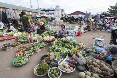 Kamboçya, Kampong Thom - Kasım, 2017: Khmer markette Psar Kampong thom Kamboçya Kampong Thom şehir içinde kare
