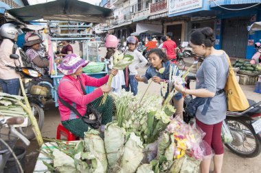 Kamboçya, Kampong Thom - Kasım, 2017: markette Psar Kampong thom Kamboçya Kampong Thom şehir içinde çiçekler