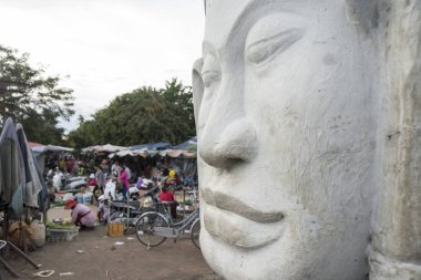 Kamboçya, Kampong Thom - Kasım, 2017: Khmer markette Psar Kampong thom Kamboçya Kampong Thom şehir içinde kare