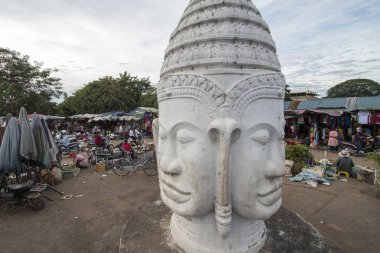 Kamboçya, Kampong Thom - Kasım, 2017: Khmer markette Psar Kampong thom Kamboçya Kampong Thom şehir içinde kare