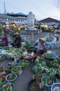 Kamboçya, Kampong Thom - Kasım, 2017: Khmer markette Psar Kampong thom Kamboçya Kampong Thom şehir içinde kare
