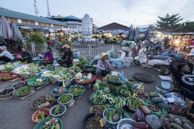 Kamboçya, Kampong Thom - Kasım, 2017: Khmer markette Psar Kampong thom Kamboçya Kampong Thom şehir içinde kare