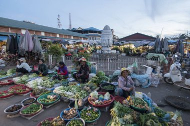 Kamboçya, Kampong Thom - Kasım, 2017: Khmer markette Psar Kampong thom Kamboçya Kampong Thom şehir içinde kare