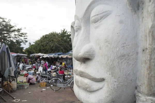 Kamboçya, Kampong Thom - Kasım, 2017: Khmer markette Psar Kampong thom Kamboçya Kampong Thom şehir içinde kare