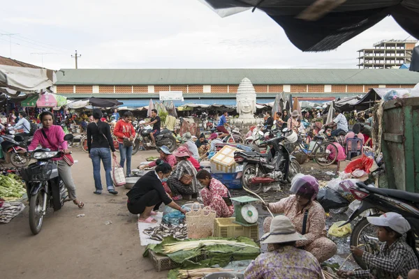 Kamboçya, Kampong Thom - Kasım, 2017: Khmer markette Psar Kampong thom Kamboçya Kampong Thom şehir içinde kare