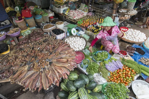 Kamboçya, Kampong Thom - Kasım, 2017: Balık Gıda Market Kamboçya Preah Vihear şehir şehir