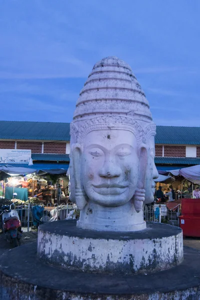 Kamboçya, Kampong Thom - Kasım, 2017: Khmer markette Psar Kampong thom Kamboçya Kampong Thom şehir içinde kare