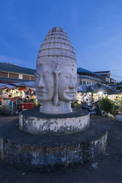 Kamboçya, Kampong Thom - Kasım, 2017: Khmer markette Psar Kampong thom Kamboçya Kampong Thom şehir içinde kare