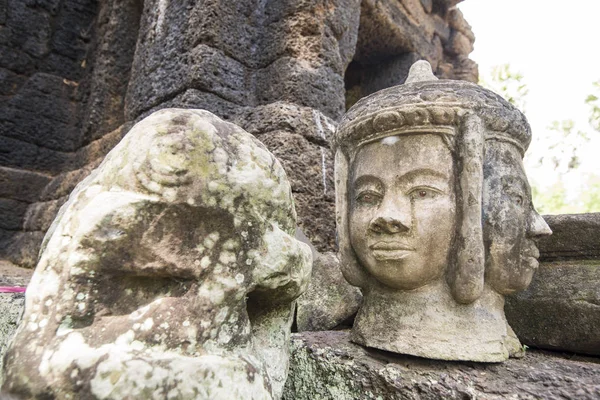 Heykel, Khmer tapınağı, Prasat Kuha Nokor Kamboçya Kampong Thom şehir güneyinde oyma taş