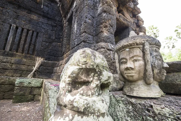 Heykel, Khmer tapınağı, Prasat Kuha Nokor Kamboçya Kampong Thom şehir güneyinde oyma taş
