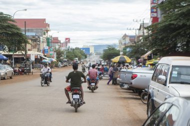 Kamboçya, Kampong Thom - Kasım, 2017: kamyon yer: Kampong Thom, Cambodia yer Kamboçya Preah Vihear şehir şehir şehir merkezine yakın, yanan