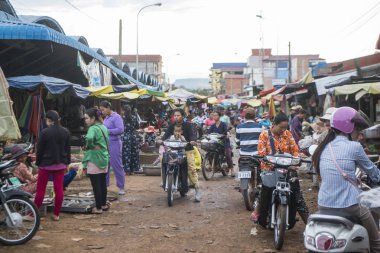 Kamboçya, Kampong Thom - Kasım, 2017: Kamboçya Preah Vihear şehir şehir gıda pazarında