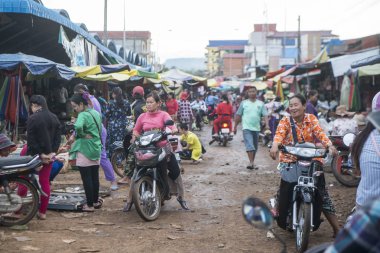 Kamboçya, Kampong Thom - Kasım, 2017: Kamboçya Preah Vihear şehir şehir gıda pazarında