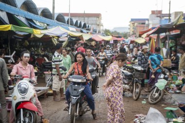 Kamboçya, Kampong Thom - Kasım, 2017: Kamboçya Preah Vihear şehir şehir gıda pazarında