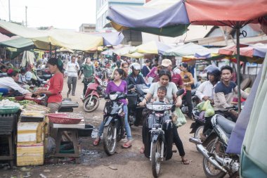Kamboçya, Kampong Thom - Kasım, 2017: Kamboçya Preah Vihear şehir şehir gıda pazarında