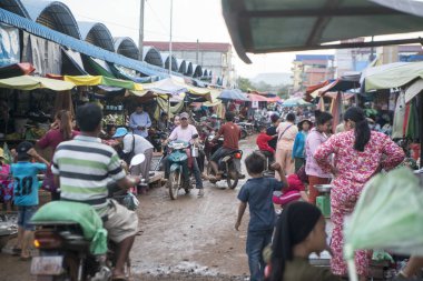 Kamboçya, Kampong Thom - Kasım, 2017: Kamboçya Preah Vihear şehir şehir gıda pazarında