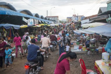 Kamboçya, Kampong Thom - Kasım, 2017: Kamboçya Preah Vihear şehir şehir gıda pazarında