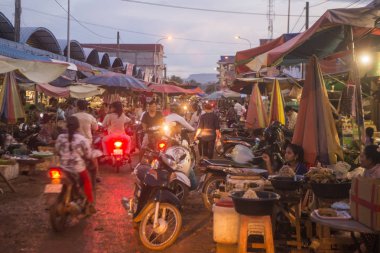 Kamboçya, Kampong Thom - Kasım, 2017: Kamboçya Preah Vihear şehir şehir gıda pazarında