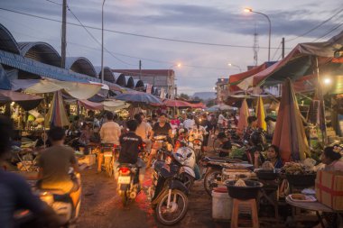 Kamboçya, Kampong Thom - Kasım, 2017: Kamboçya Preah Vihear şehir şehir gıda pazarında
