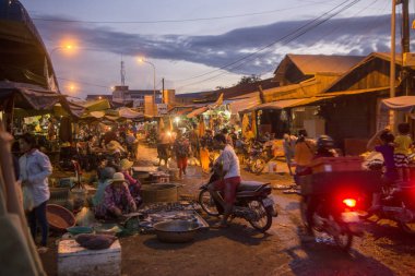 Kamboçya, Kampong Thom - Kasım, 2017: Kamboçya Preah Vihear şehir şehir gıda pazarında