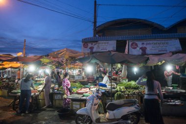 Kamboçya, Kampong Thom - Kasım, 2017: Kamboçya Preah Vihear şehir şehir gıda pazarında