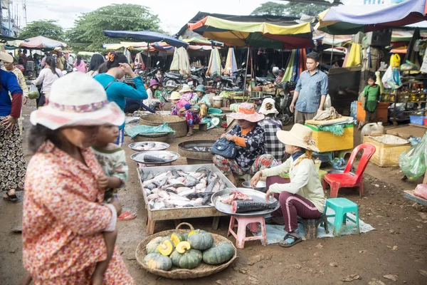 Kamboçya, Kampong Thom - Kasım, 2017: Balık Gıda Market Kamboçya Preah Vihear şehir şehir