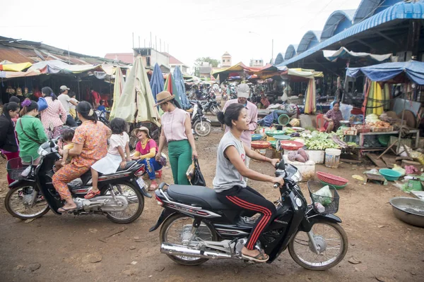 Kamboçya, Kampong Thom - Kasım, 2017: Kamboçya Preah Vihear şehir şehir gıda pazarında
