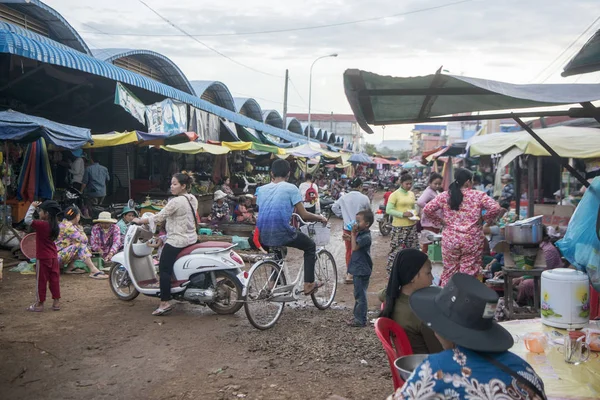 Kamboçya, Kampong Thom - Kasım, 2017: Kamboçya Preah Vihear şehir şehir gıda pazarında