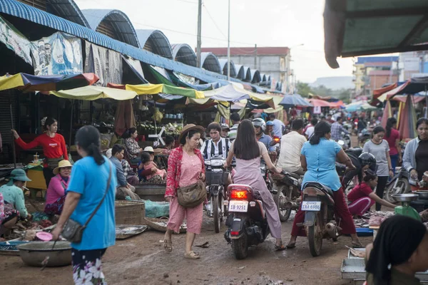Kamboçya, Kampong Thom - Kasım, 2017: Kamboçya Preah Vihear şehir şehir gıda pazarında