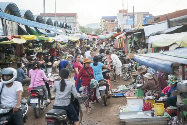 Kamboçya, Kampong Thom - Kasım, 2017: Kamboçya Preah Vihear şehir şehir gıda pazarında