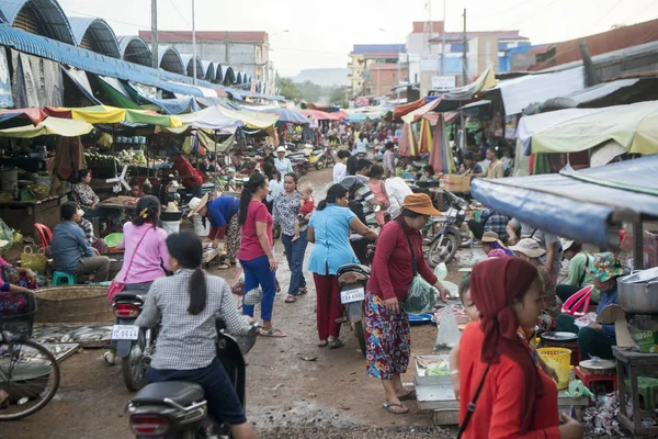 Kamboçya, Kampong Thom - Kasım, 2017: Kamboçya Preah Vihear şehir şehir gıda pazarında