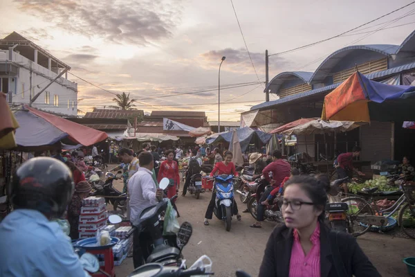 Kamboçya, Kampong Thom - Kasım, 2017: Kamboçya Preah Vihear şehir şehir gıda pazarında
