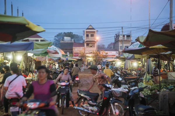 Kamboçya, Kampong Thom - Kasım, 2017: Kamboçya Preah Vihear şehir şehir gıda pazarında