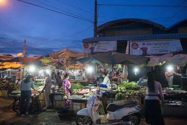 Kamboçya, Kampong Thom - Kasım, 2017: Kamboçya Preah Vihear şehir şehir gıda pazarında