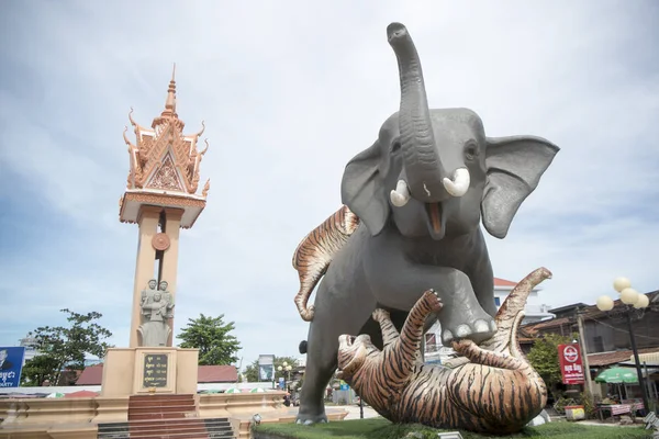 Cambodia Kampong Thom November 2017 Clock Tower Elephant Stepping Tiger — Stock Photo, Image