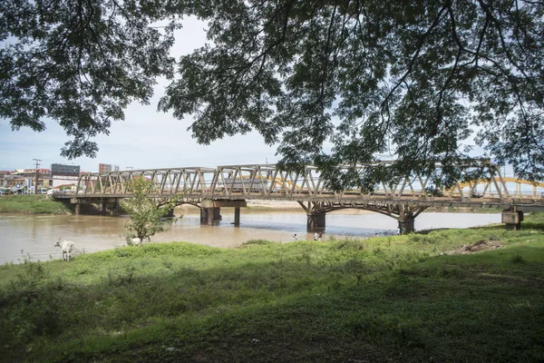 柬埔寨 Steung 2017年11月 柬埔寨磅汤姆市河上的桥 — 图库照片